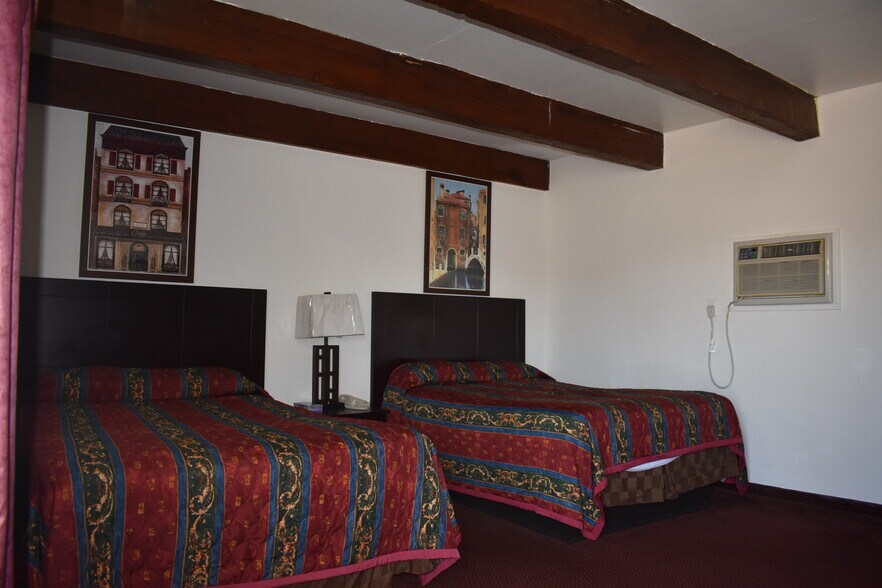 More Photos Of 512 E Riley St, Freer Hospitality For Sale