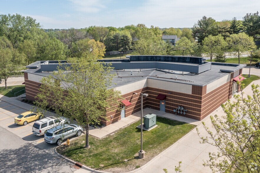More Photos Of 1300 NW 100th St, Clive Health Club For Lease