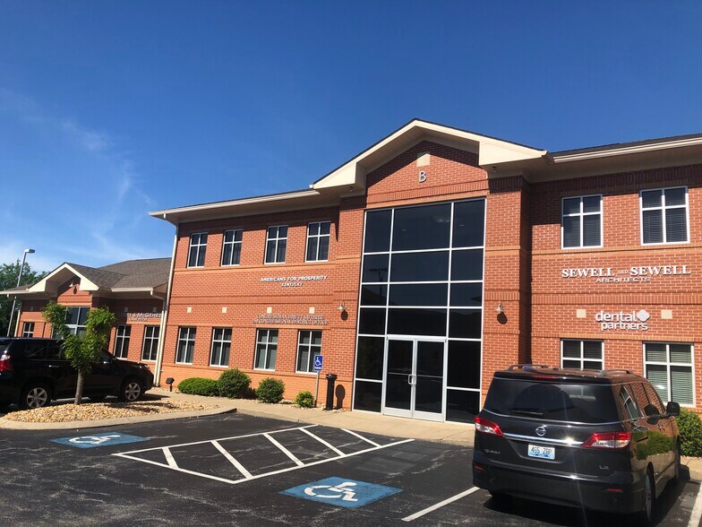 More Photos Of 996 Wilkinson Trce, Bowling Green Office For Lease