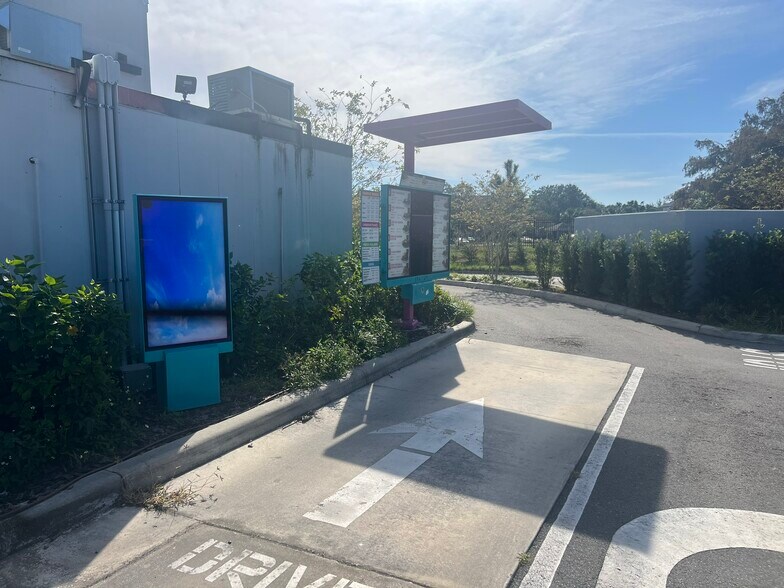 More Photos Of 5320 N Orange Blossom Trl, Orlando Restaurant For Sale