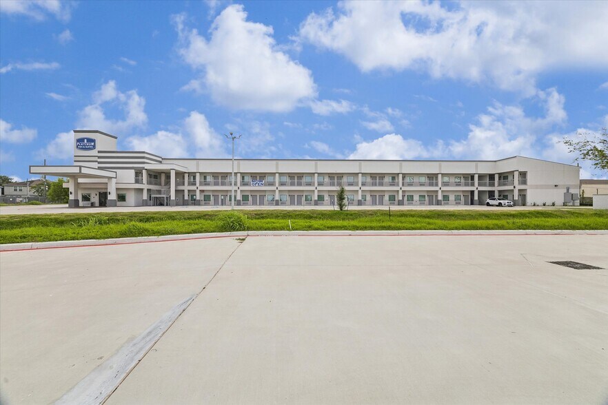 More Photos Of 6424 Queenston Blvd, Houston Hotel For Sale