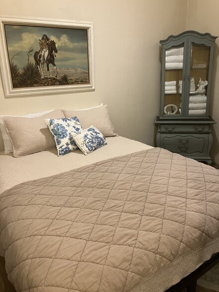 More Photos Of 202 S Hoy St, Buffalo Hotel For Sale