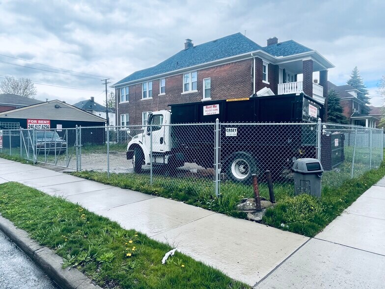 More Photos Of 8030 Pitt St, Detroit Freestanding For Lease