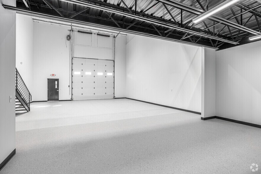 More Photos Of 7700 Broadway Ext, Oklahoma City Light Distribution For Sale