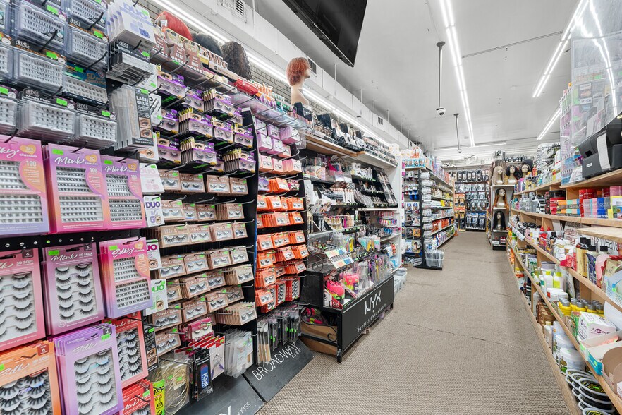 More Photos Of 204 Bay St, Staten Island Storefront Retail Residential For Sale