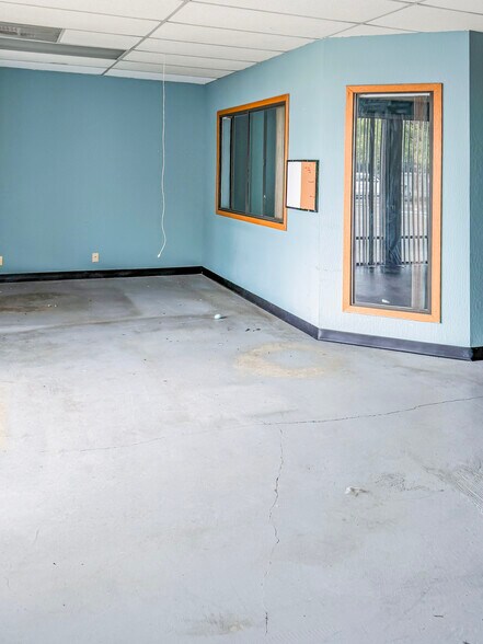 More Photos Of 1615 W Texas St, Fairfield Office Residential For Lease