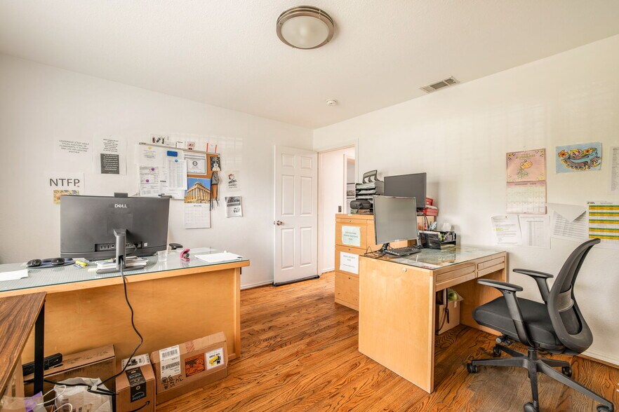 More Photos Of 121 N Avenue 59, Los Angeles Office For Sale