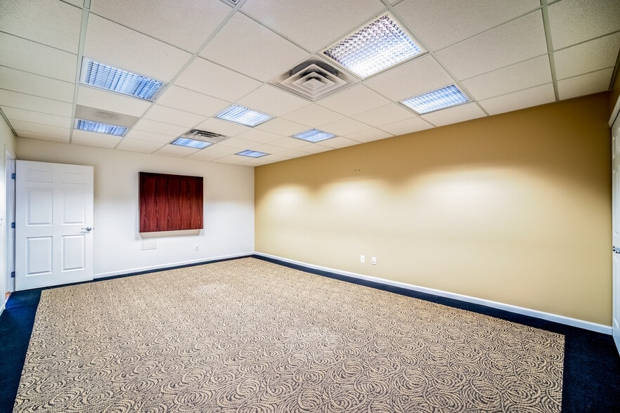 More Photos Of 4615-4621 S Wayne Rd, Wayne Storefront For Sale