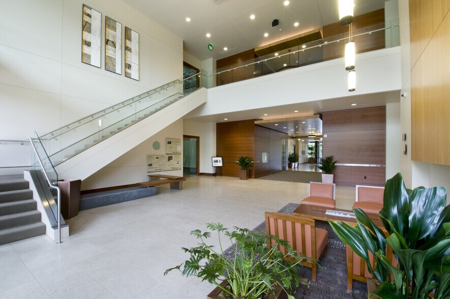 More Photos Of 5500 Meadows Rd, Lake Oswego Office For Lease
