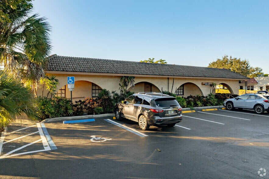 Primary Photo Of 7390 NW 5th St, Plantation Unknown For Lease