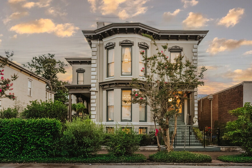 Primary Photo Of 17 W Park Ave, Savannah Apartments For Sale