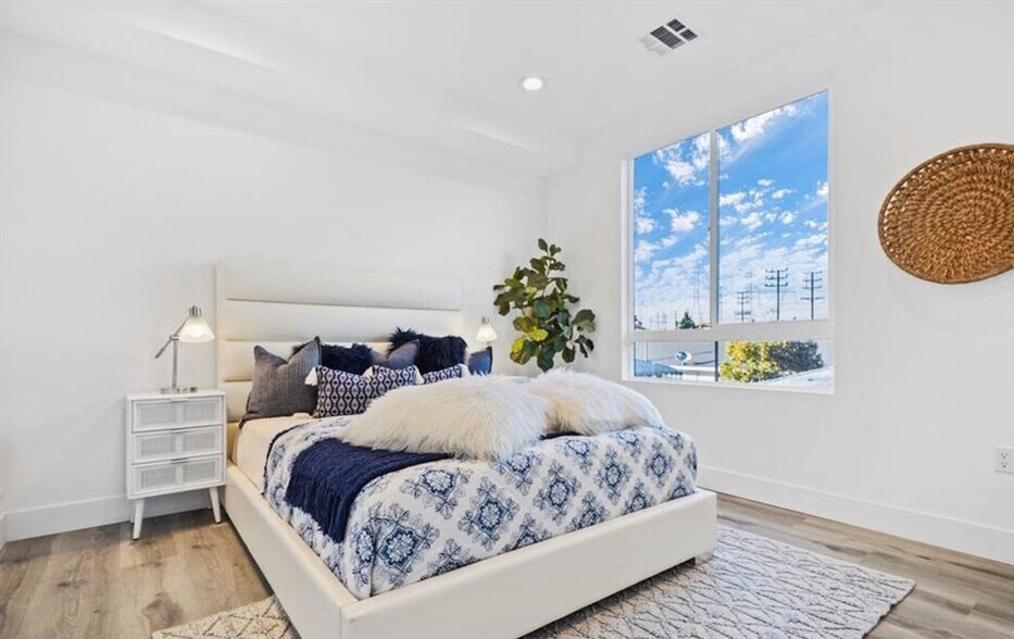More Photos Of 6056 Craner Ave, North Hollywood Apartments For Sale