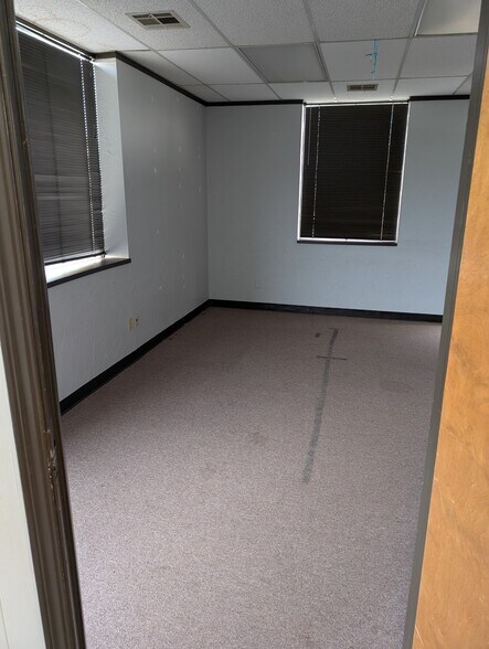 More Photos Of 4300 Highline Blvd, Oklahoma City Coworking Space