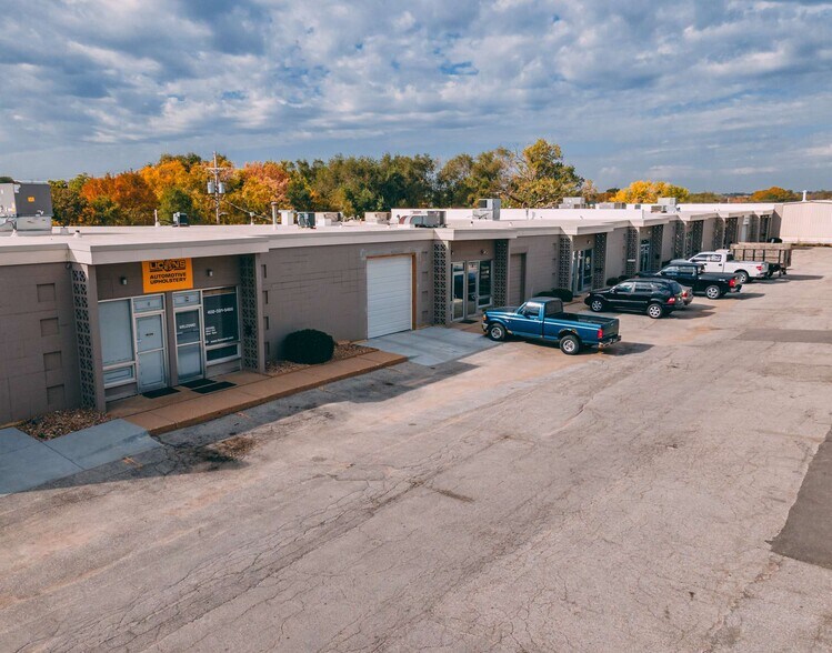 More Photos Of 8410 K St, Omaha Warehouse For Lease
