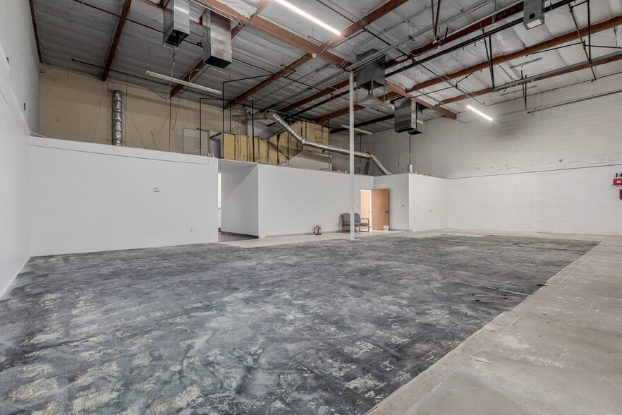 More Photos Of 104 S 54th St, Chandler Flex For Lease