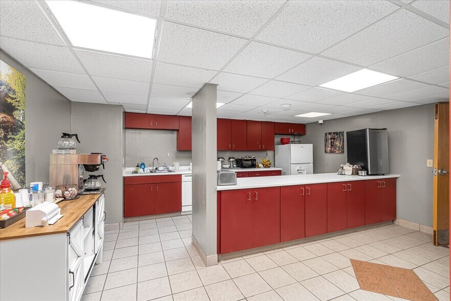 More Photos Of 182 Quillen Chapel Service Rd, Campton Hotel For Sale