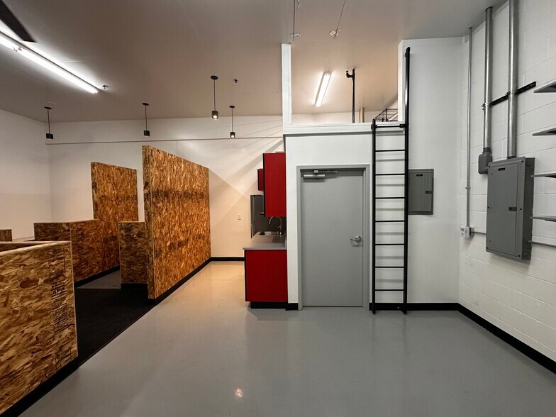 More Photos Of 1225 Blue Spruce Dr, Fort Collins Warehouse For Lease