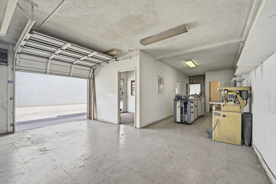 More Photos Of 915 W Olive Ave, Burbank Office For Sale