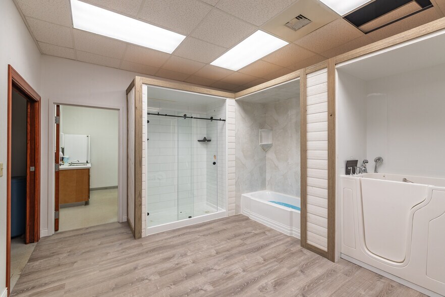 More Photos Of 2120 Hauser St, La Crosse Warehouse For Sale