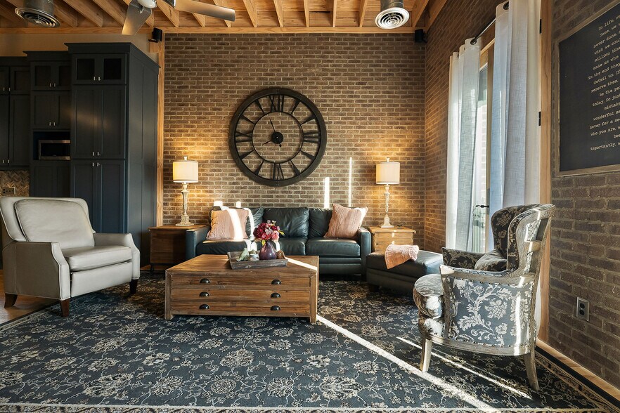 More Photos Of 207 E Main St, McMinnville General Retail For Sale