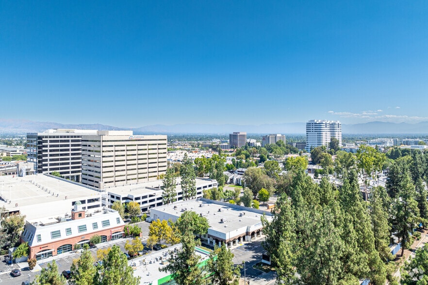 More Photos Of 21725 Erwin St, Woodland Hills Storefront Retail Office For Sale