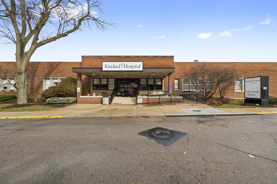 More Photos Of 225 Edward St, Sycamore Hospital For Sale