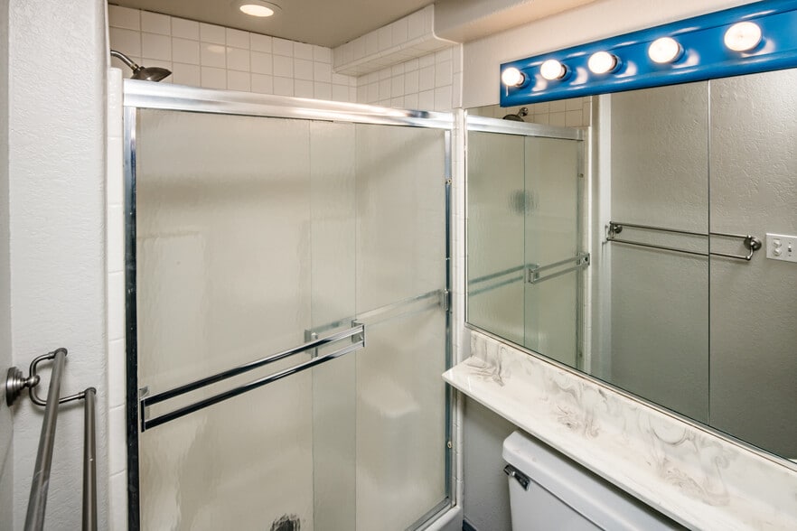 More Photos Of 1600 Acoma Blvd W, Lake Havasu City Service For Sale