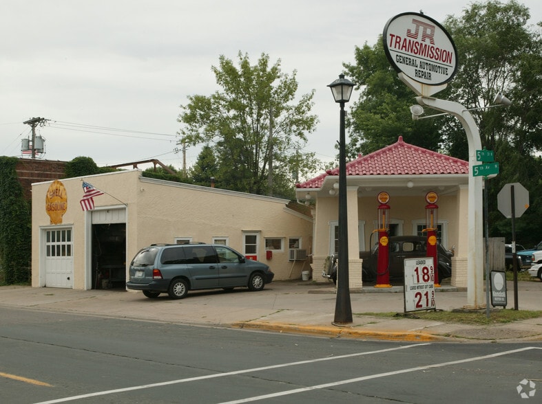 More Photos Of 397 5th Ave N, Bayport Auto Repair For Sale