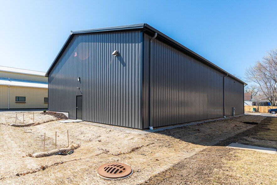 More Photos Of 440 N Maple St, Sycamore Manufacturing For Lease