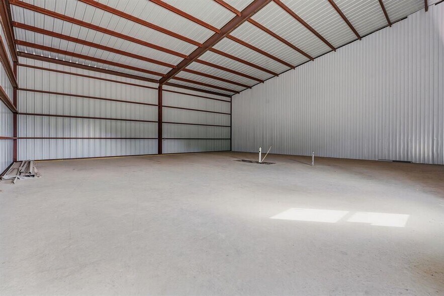 More Photos Of 10200 Darden Hill Rd, Austin Flex For Sale