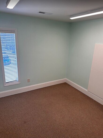 More Photos Of 117 Longwood Dr SE, Huntsville Storefront Retail Office For Lease