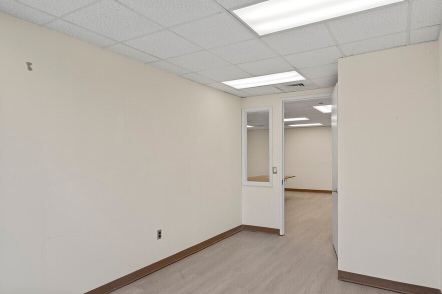 More Photos Of 14325 Willard Rd, Chantilly Office For Lease