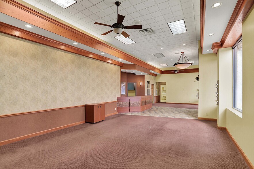 More Photos Of 711 W Gardner Dr, Marion Medical For Sale