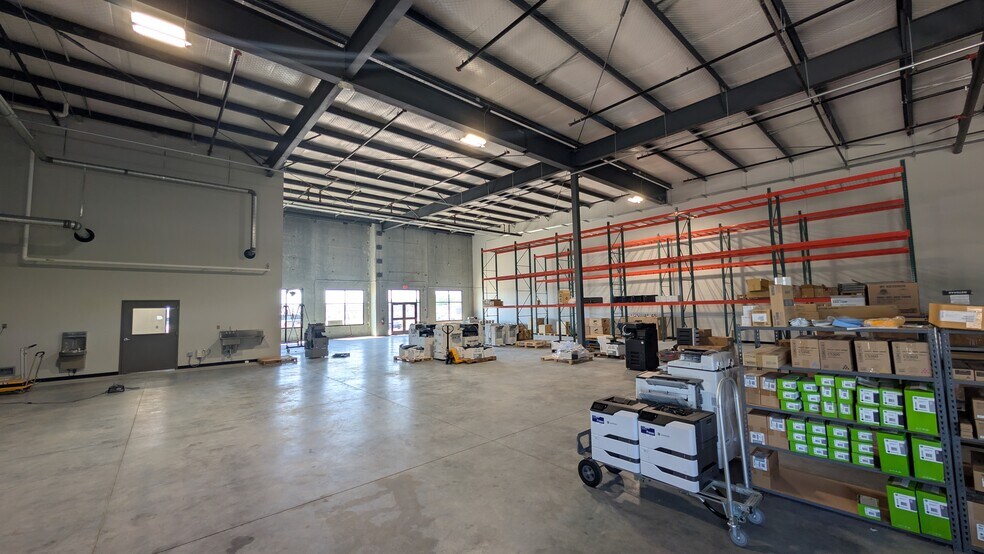 More Photos Of 5220 N Webb Rd, Bel Aire Industrial For Lease