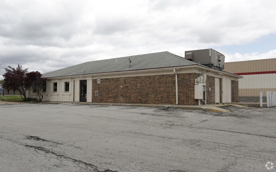 More Photos Of 7833 State Ave, Kansas City Freestanding For Sale