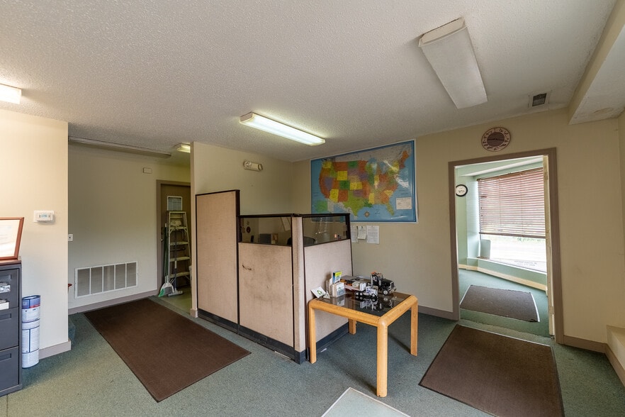 More Photos Of 563 Plains Rd, Tamworth Warehouse For Lease