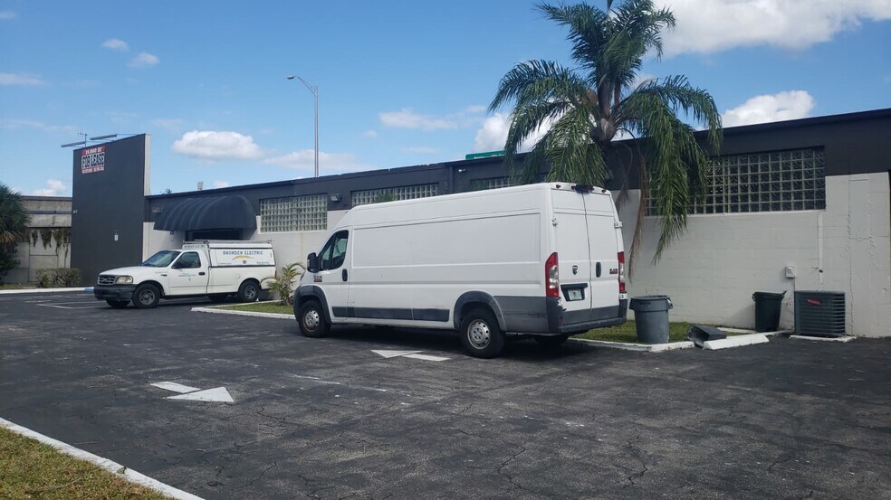 More Photos Of 1815 10th Ave N, Lake Worth Beach Warehouse For Lease