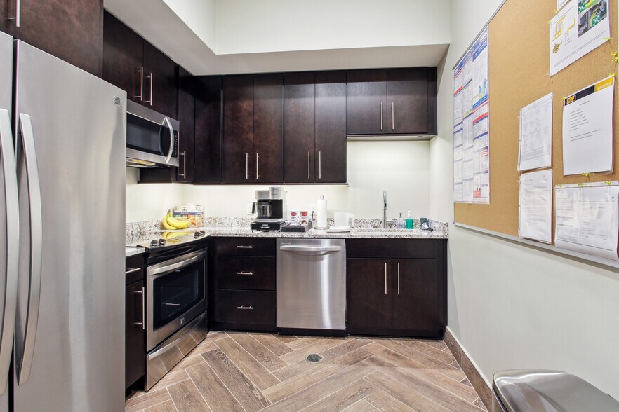 More Photos Of 6050 Pontchartrain Blvd, New Orleans Office For Lease