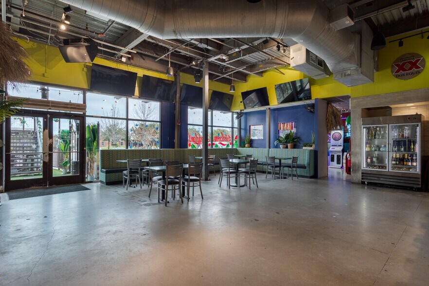 More Photos Of 7280 UTSA Blvd, San Antonio Freestanding For Sale