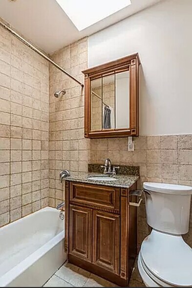 More Photos Of 587 3rd Ave, Brooklyn Flex For Sale