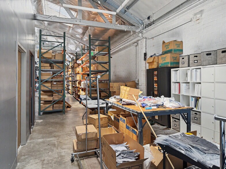 More Photos Of 1507-1509 Maple Ave, Los Angeles Warehouse For Lease