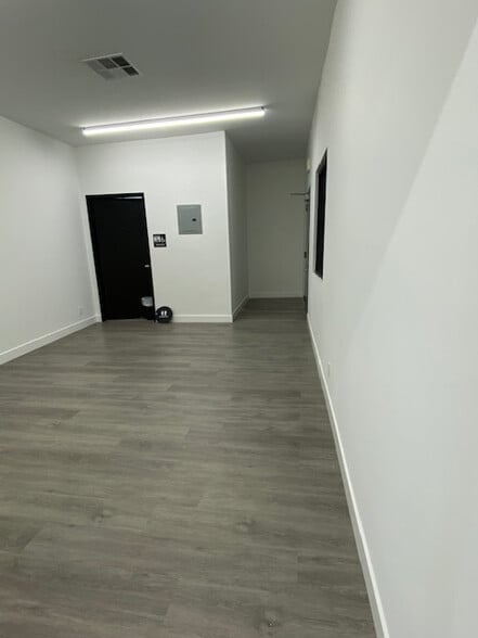 More Photos Of 917 W Compton Blvd, Compton Storefront Retail Office For Lease