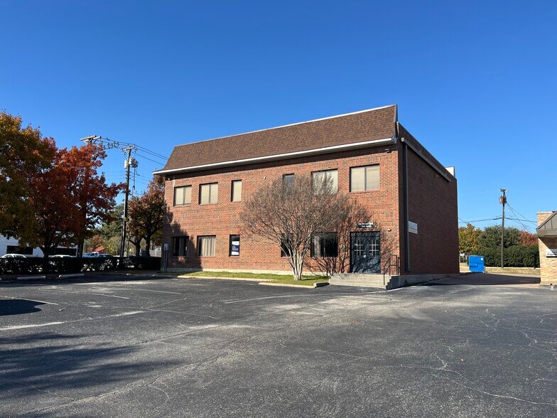 More Photos Of 1520 G Avenue, Plano Storefront Retail Office For Sale