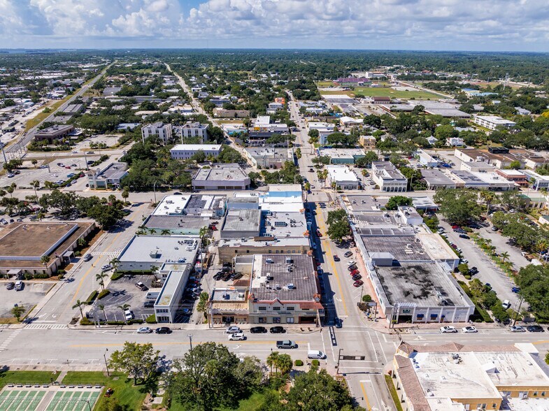 More Photos Of 2058 14th Ave, Vero Beach Office For Lease