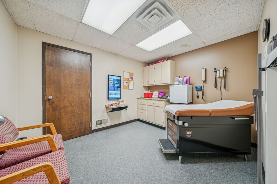 More Photos Of 985 Penn St, Brackenridge Medical For Sale