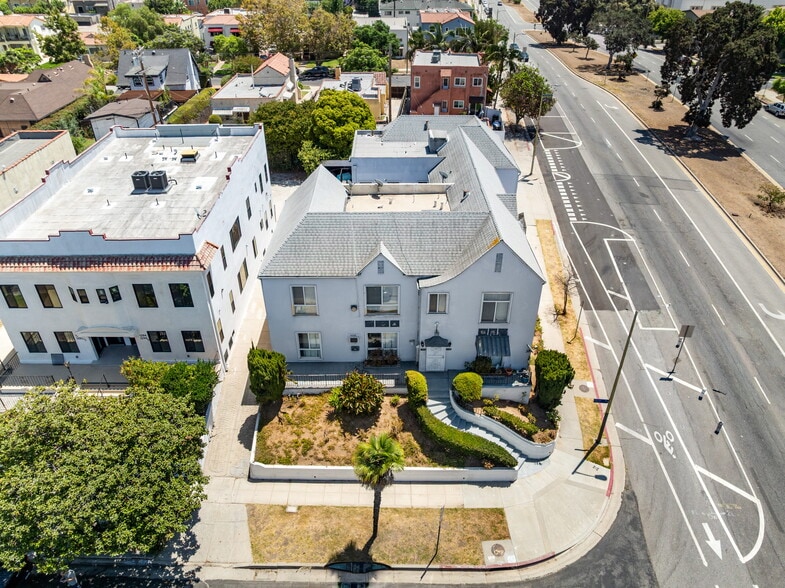 More Photos Of 493 San Vicente Blvd, Los Angeles Apartments For Sale