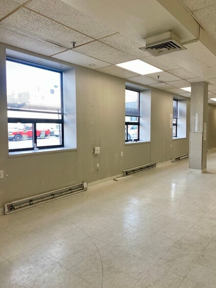 More Photos Of 76 Broadway, Newport Apartments For Lease