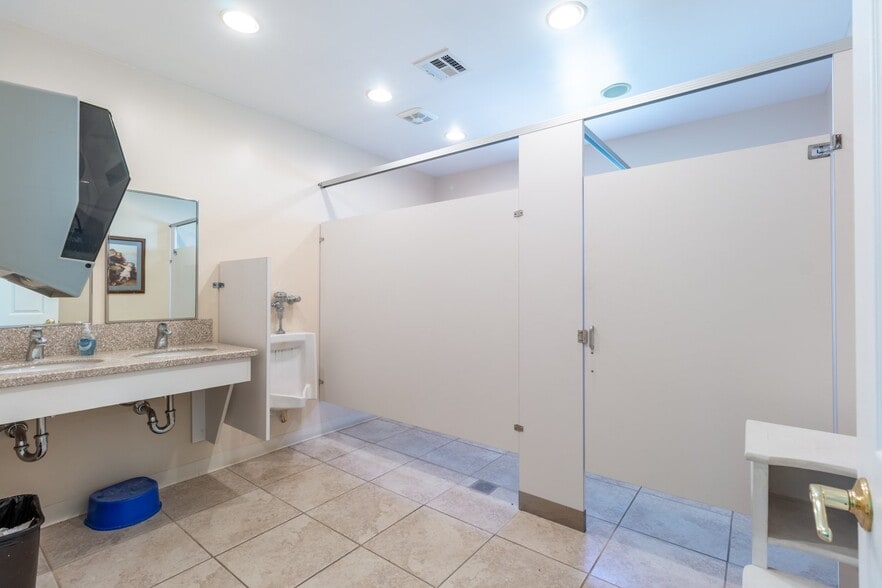 More Photos Of 10335 La Tuna Canyon Rd, Sun Valley Schools For Sale