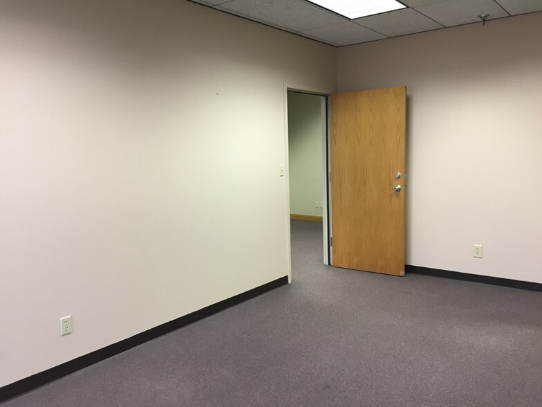 More Photos Of 600 S Main St, Elkhart Office For Lease