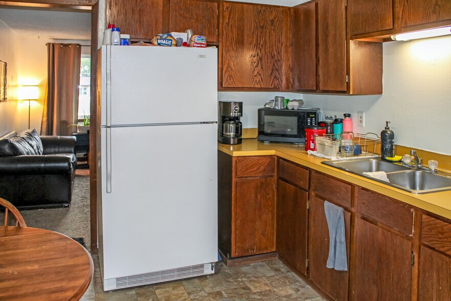 More Photos Of 932 Oilfield Ave, Shelby Multifamily For Sale